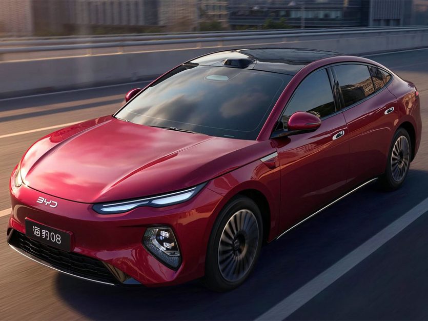 Як тобі таке, Ілон Маск: BYD Seal 08 перевершив Tesla Model 3 за ціною та запасом ходу